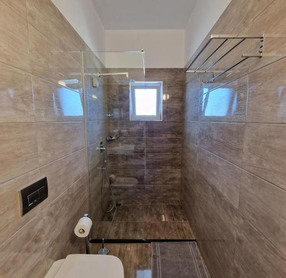 اتاق لوکس, Queen Margaret Seaside