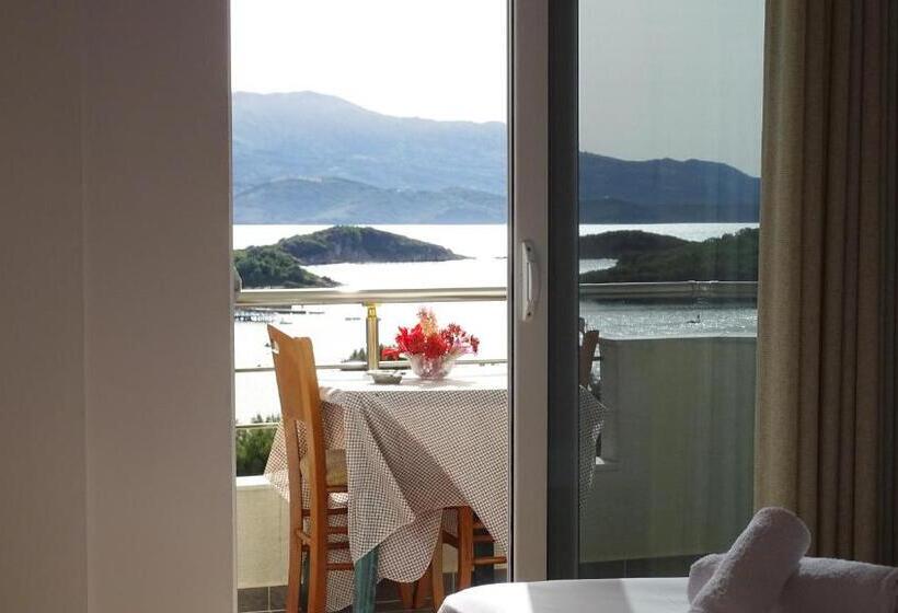 اتاق لوکس با بالکن و چشم‌انداز دریا, Queen Margaret Seaside