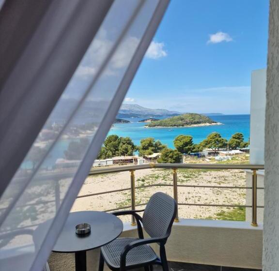 اتاق لوکس با بالکن و چشم‌انداز دریا, Queen Margaret Seaside