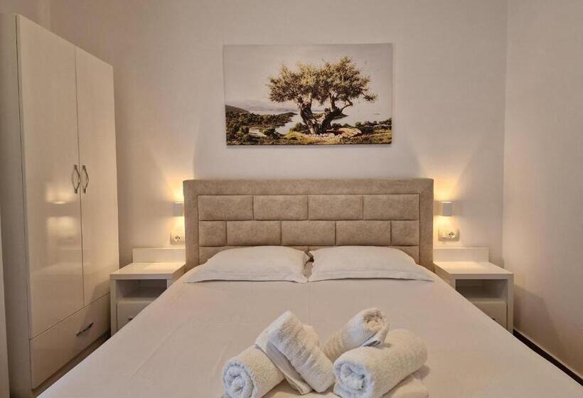 اتاق لوکس با بالکن و چشم‌انداز دریا, Queen Margaret Seaside