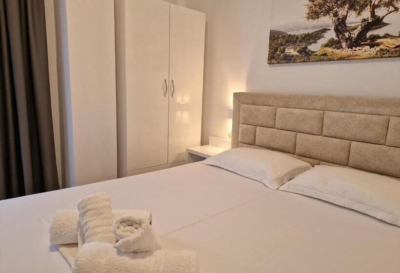 اتاق لوکس با بالکن و چشم‌انداز دریا, Queen Margaret Seaside