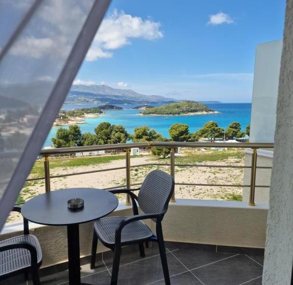 اتاق لوکس با بالکن و چشم‌انداز دریا, Queen Margaret Seaside