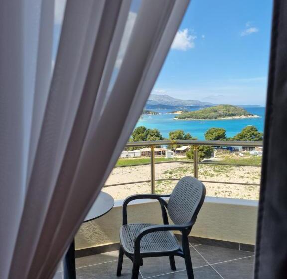 اتاق لوکس با بالکن و چشم‌انداز دریا, Queen Margaret Seaside