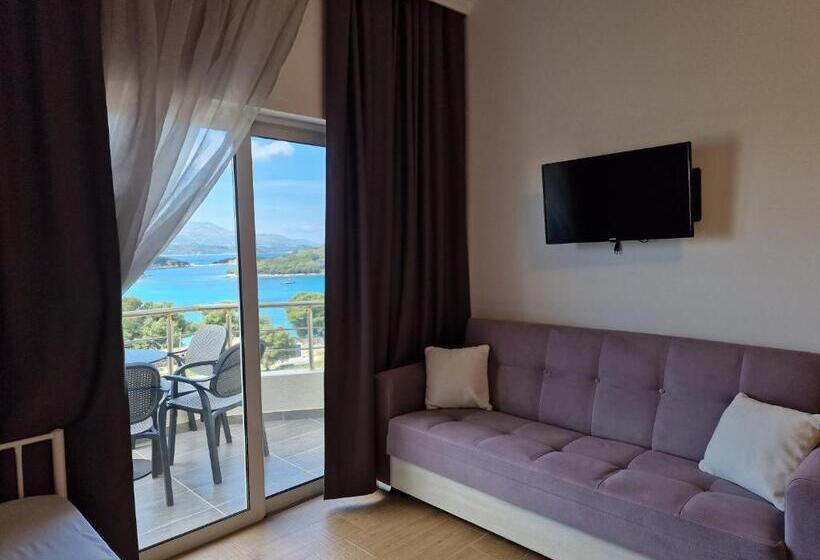 اتاق لوکس چهار تخته, Queen Margaret Seaside