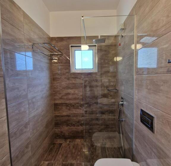 اتاق لوکس چهار تخته, Queen Margaret Seaside