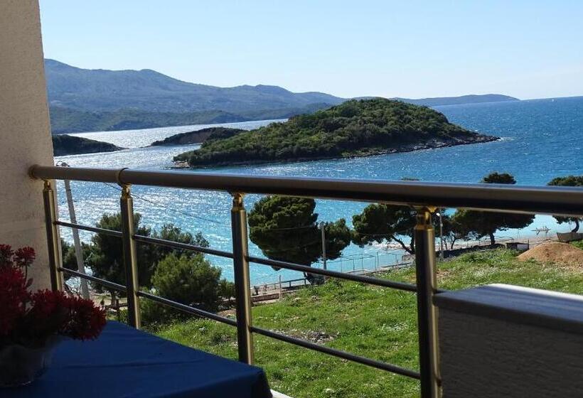 سوییت سوپریور با چشم‌انداز دریا, Queen Margaret Seaside