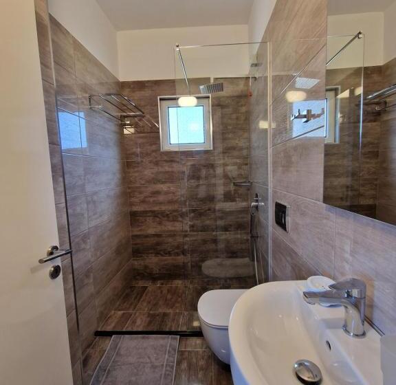 سوییت سوپریور با چشم‌انداز دریا, Queen Margaret Seaside