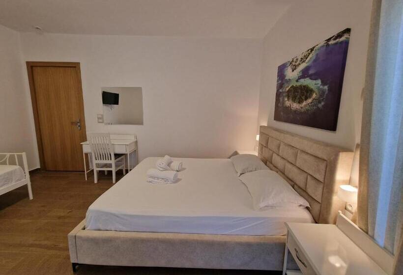 سوییت سوپریور با چشم‌انداز دریا, Queen Margaret Seaside