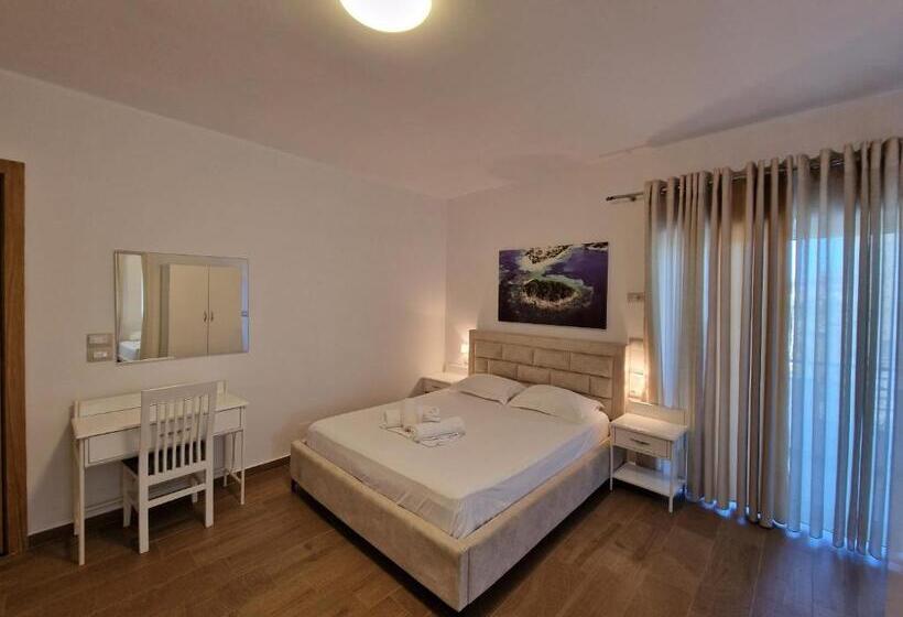 سوییت سوپریور با چشم‌انداز دریا, Queen Margaret Seaside