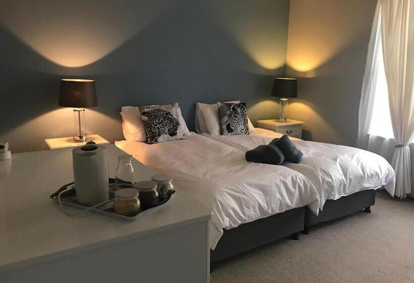 خانه 1 خوابه, The Farmhouse