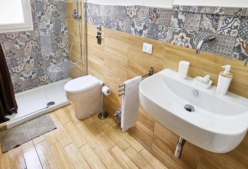 标准三人间, Stabile Hospitality