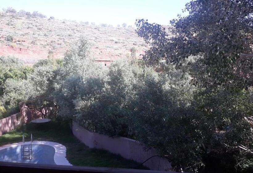 اتاق استاندارد سه تخته با سرویس بهداشتی مشترک, Ecolodge Espace Tamount