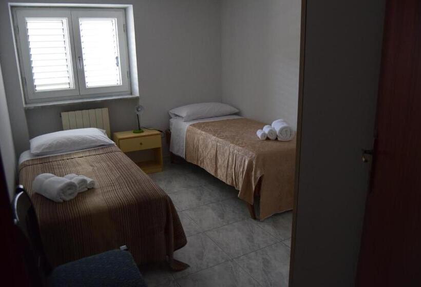 Четырехместный Номер Стандарт, La Quercia B&b