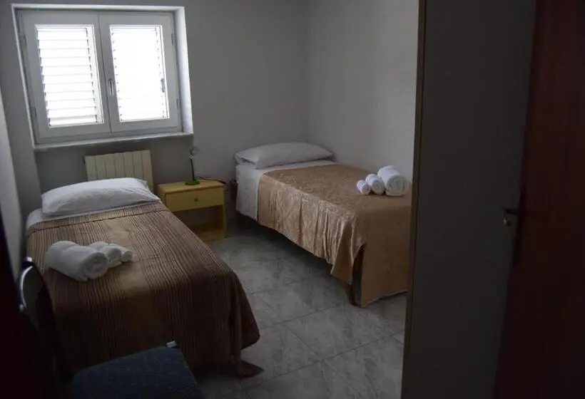 スタンダード4人部屋, La Quercia B&b