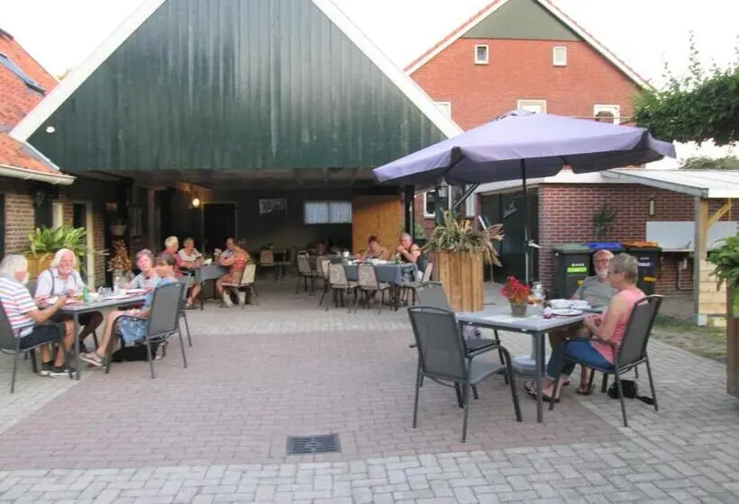 Huoneisto 1 Makuuhuone Pohjakerros, Veenemaat