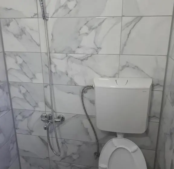 اتاق استاندارد, Edelweiss Hostel