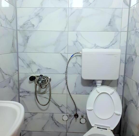 اتاق لوکس با بالکن, Edelweiss Hostel