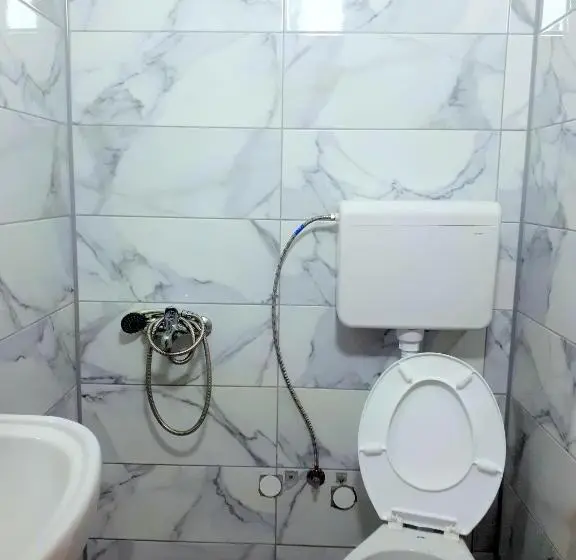اتاق لوکس با بالکن, Edelweiss Hostel
