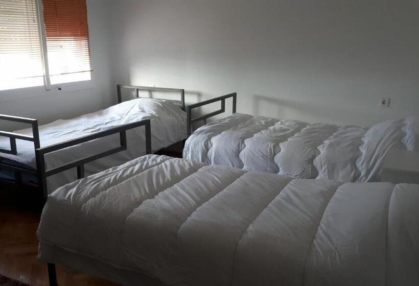 اتاق چهار تخته با دستشویی مشترک, Edelweiss Hostel