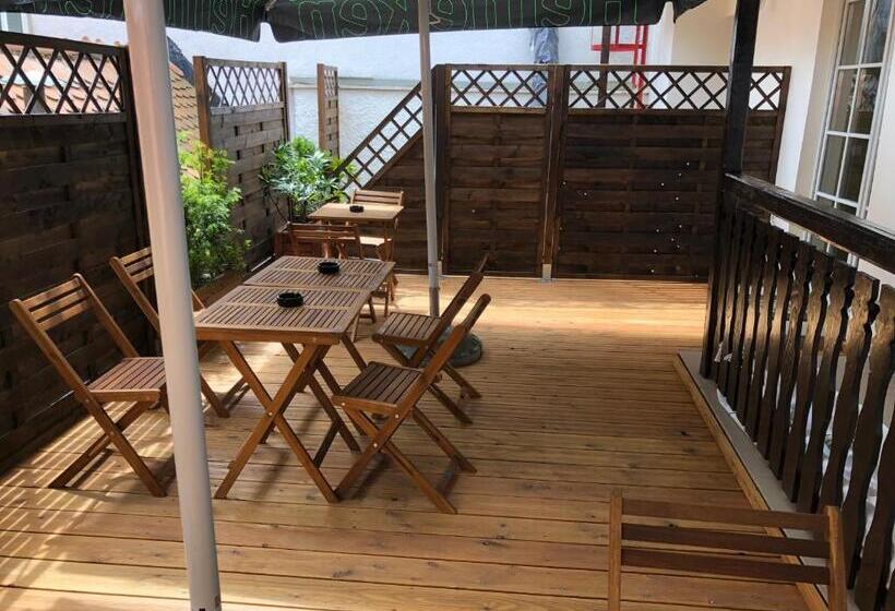 اتاق استاندارد با تراس, Patrick's Pub