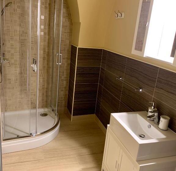 اتاق استاندارد با تراس, Patrick's Pub