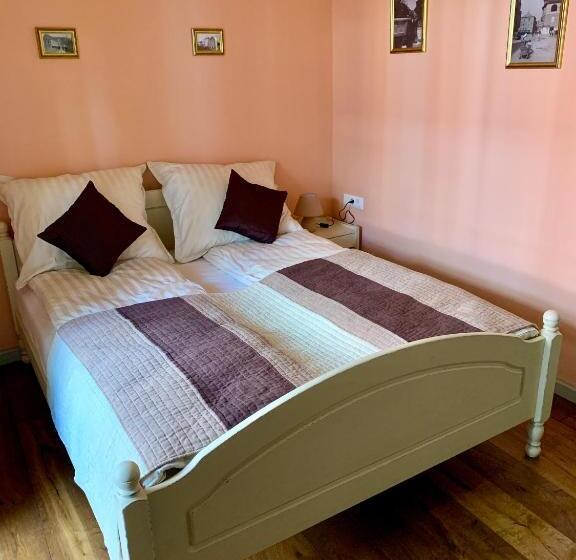 اتاق استاندارد با تراس, Patrick's Pub