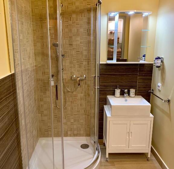 سوییت خانوادگی, Patrick's Pub