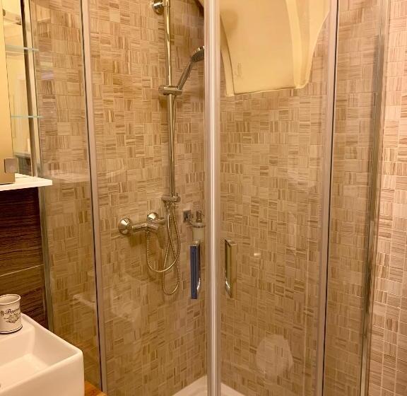 اتاق استاندارد با چشم‌انداز شهر, Patrick's Pub