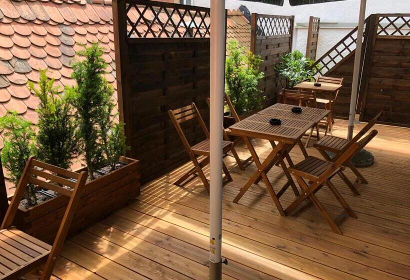 اتاق استاندارد, Patrick's Pub