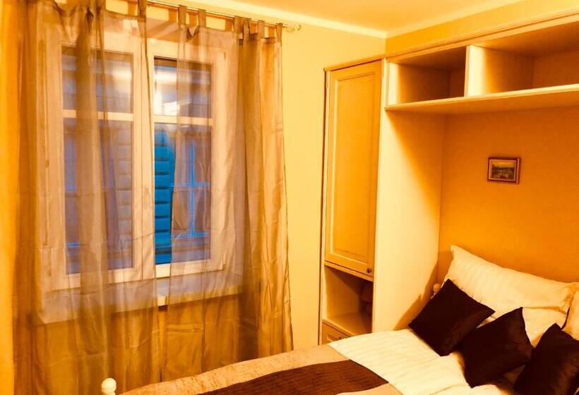 اتاق استاندارد, Patrick's Pub