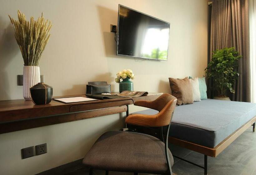 Номер Deluxe Вид на Бассейн, Baitong Hotel & Resort Phnom Penh
