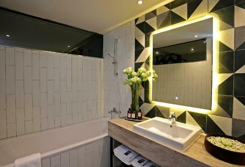 חדר דלוקס עם מרפסת טרסה, Baitong Hotel & Resort Phnom Penh