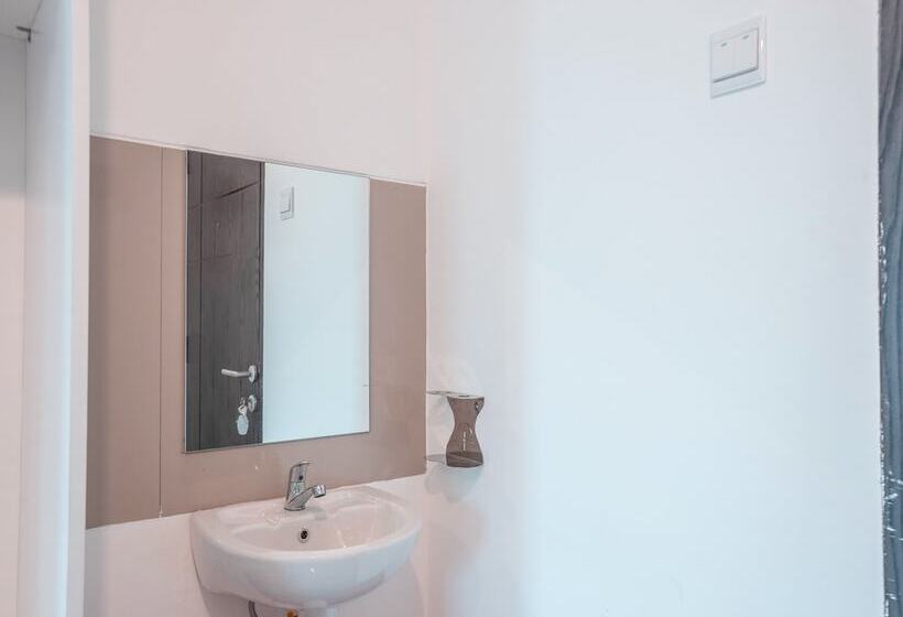 اتاق استاندارد, Flagship 728 Baileys Apartment