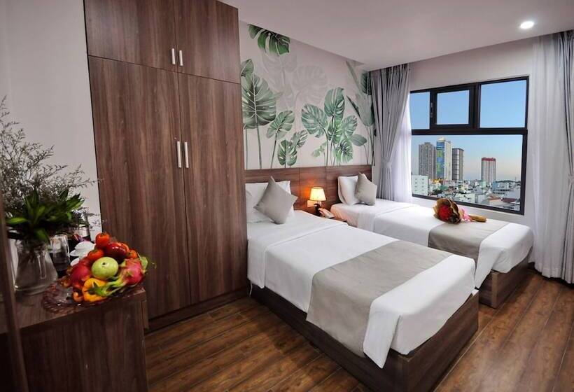 اتاق لوکس با چشم‌انداز شهر, Mega Light