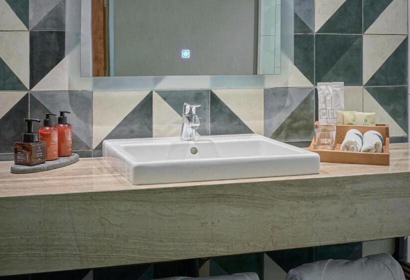 חדר דלוקס עם מרפסת טרסה, Baitong Hotel & Resort Phnom Penh