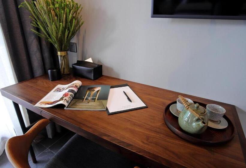 חדר סופריור עם מיטת קינג, Baitong Hotel & Resort Phnom Penh