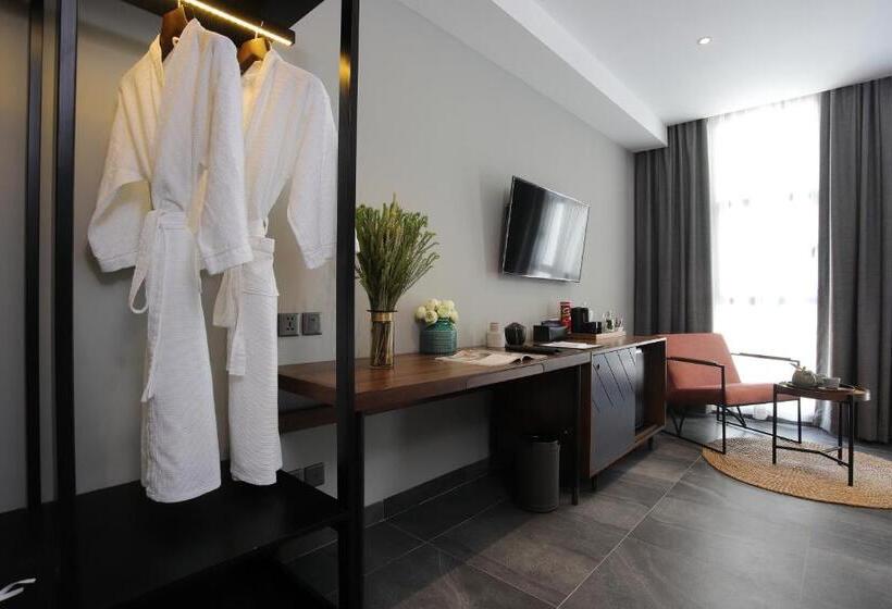 חדר סופריור עם מיטת קינג, Baitong Hotel & Resort Phnom Penh