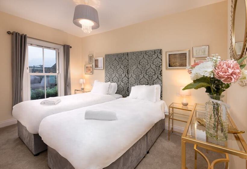 디럭스 룸, Caboose