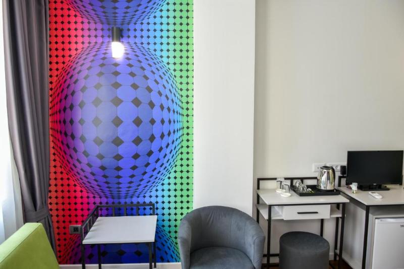 اتاق استاندارد سه نفره, Osten Art