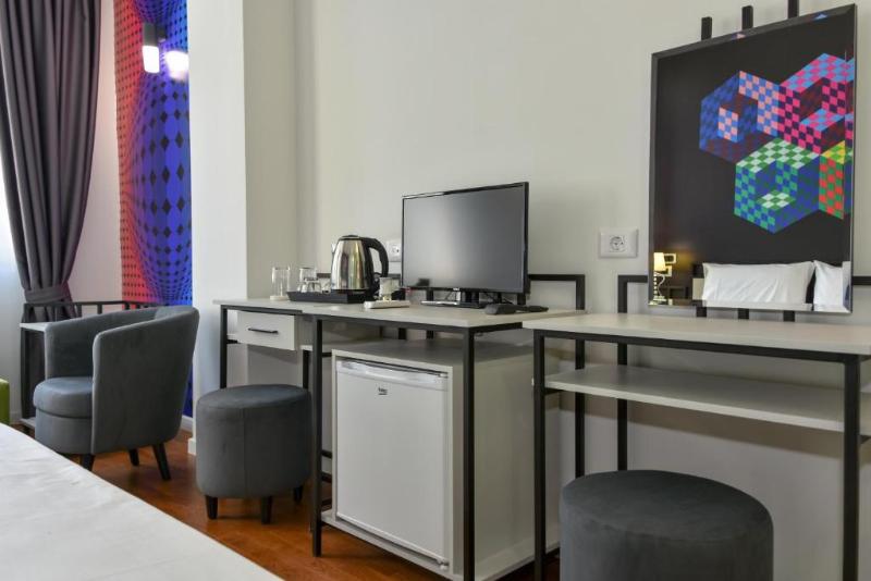 اتاق استاندارد سه نفره, Osten Art