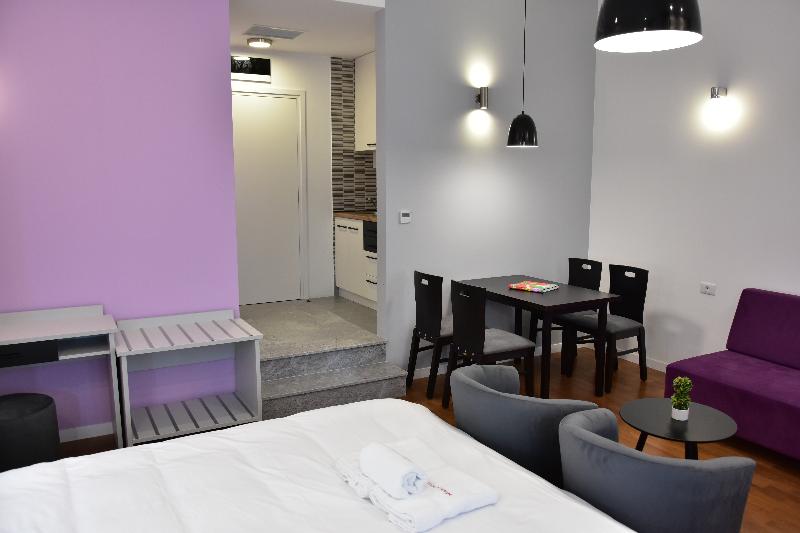 اتاق استاندارد سه نفره, Osten Art