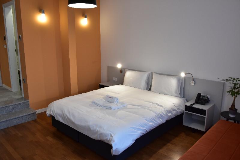 اتاق استاندارد سه نفره, Osten Art