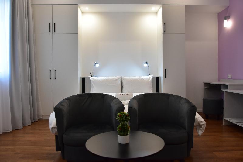 اتاق استاندارد سه نفره, Osten Art