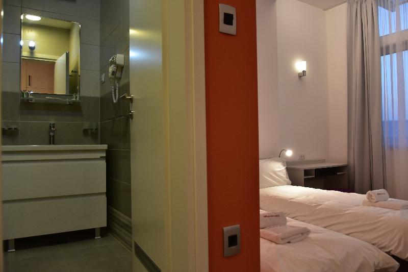 اتاق استاندارد, Osten Art