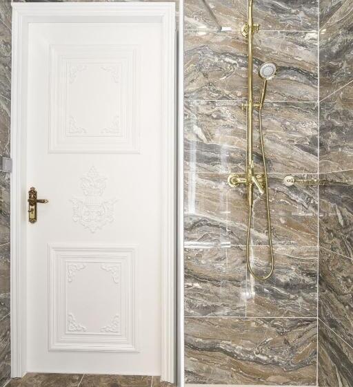 غرفة سوبيريور, The Stamp