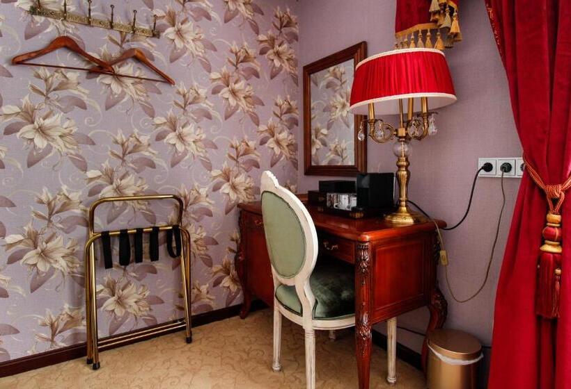 غرفة سوبيريور, The Stamp