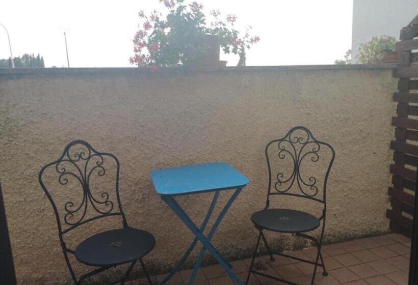 Apartamento 1 Dormitório com Terraço, Affittacamere Albafiorita