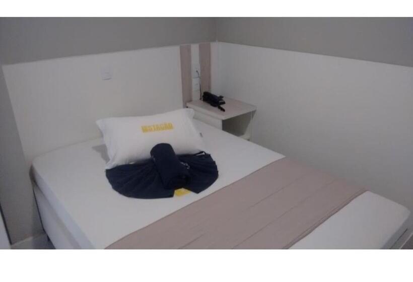 דירת חדר, Estação