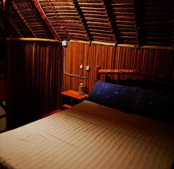 اتاق لوکس با بالکن و چشمانداز دریا, Chez Alex