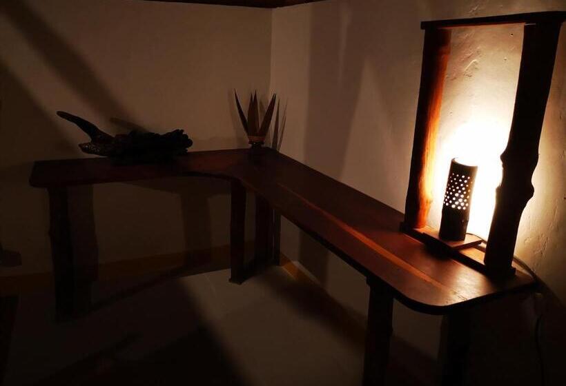 اتاق لوکس با بالکن و چشمانداز دریا, Chez Alex